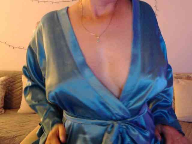 goodSnowQueen webcam