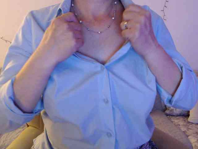 goodSnowQueen webcam