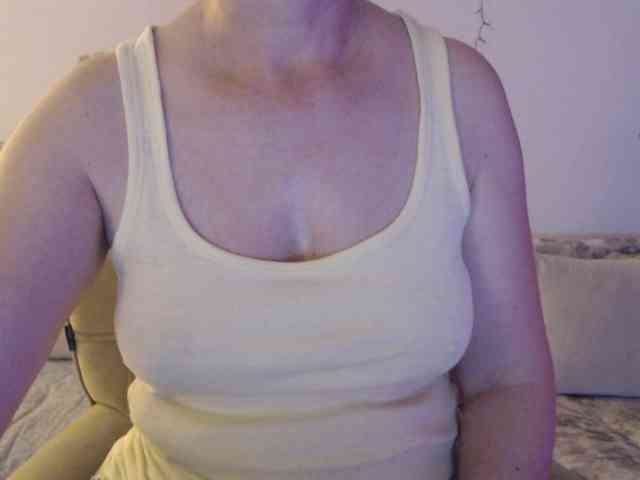 goodSnowQueen webcam