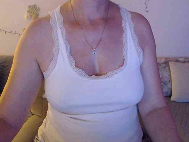 goodSnowQueen webcam