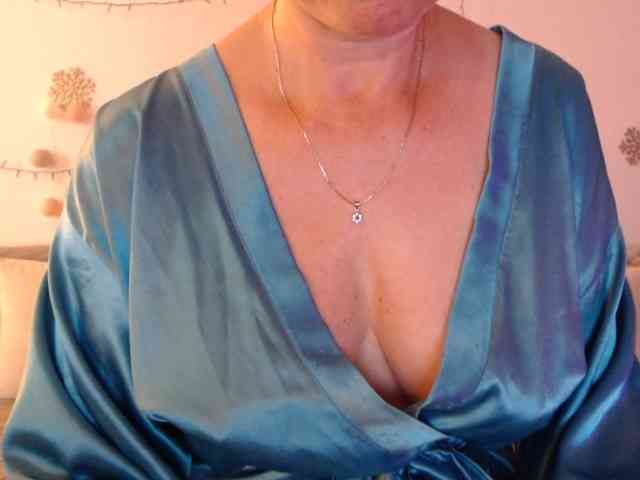 goodSnowQueen webcam