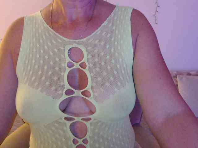goodSnowQueen webcam