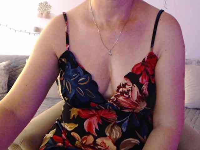 goodSnowQueen webcam