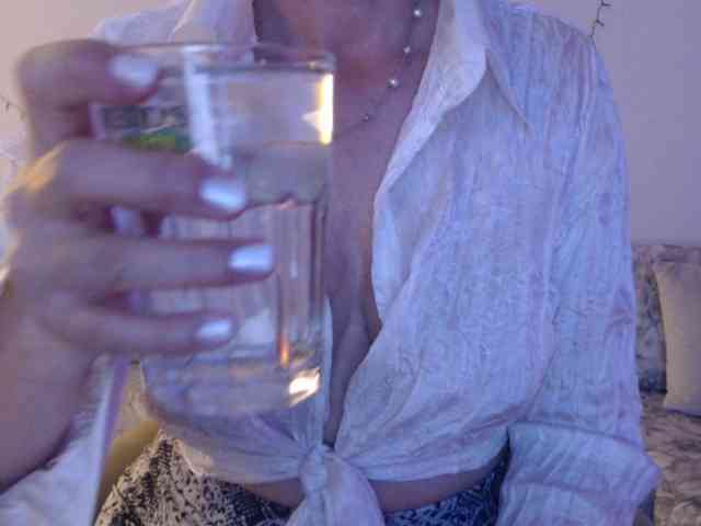 goodSnowQueen Live Webcam on BongaCams