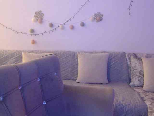 goodSnowQueen webcam