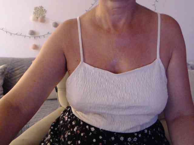 goodSnowQueen webcam