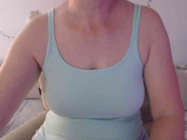 goodSnowQueen webcam