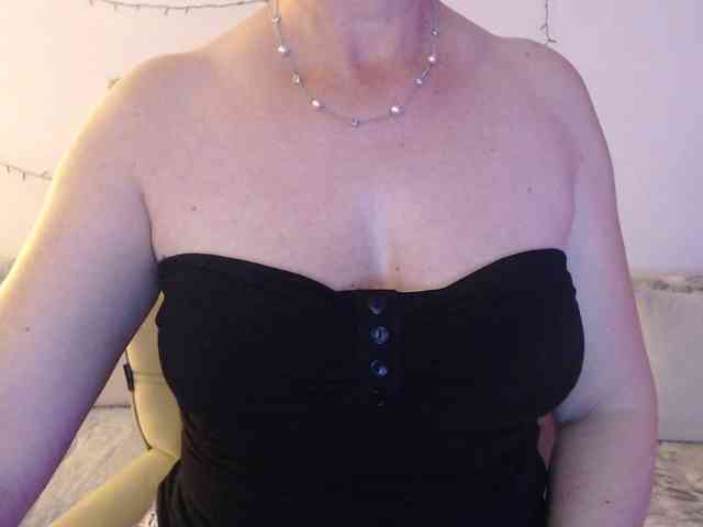 goodSnowQueen webcam