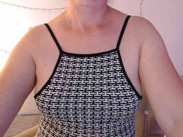 goodSnowQueen webcam