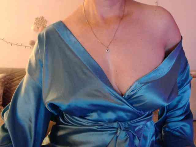 goodSnowQueen webcam