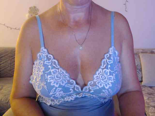 goodSnowQueen webcam