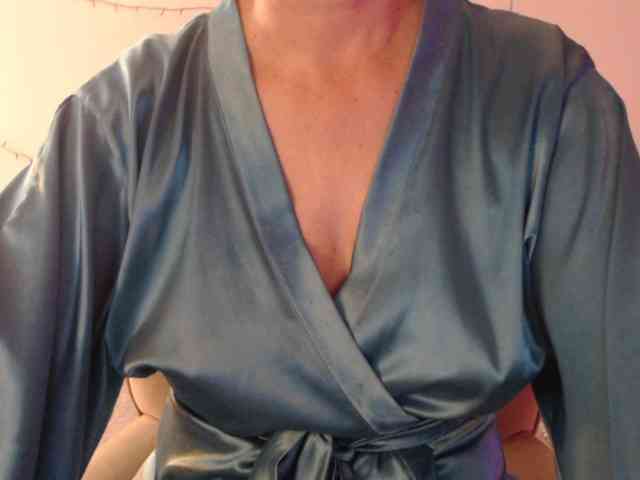 goodSnowQueen webcam