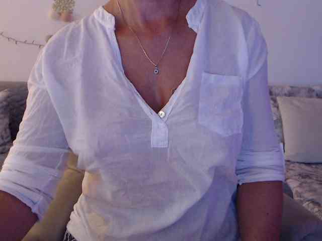 goodSnowQueen webcam