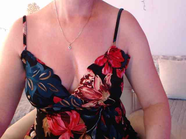 goodSnowQueen webcam