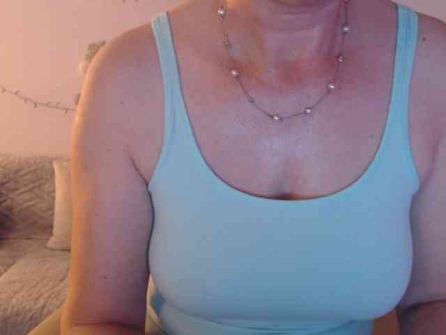 goodSnowQueen webcam