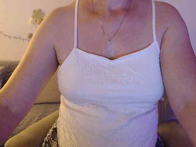 goodSnowQueen webcam