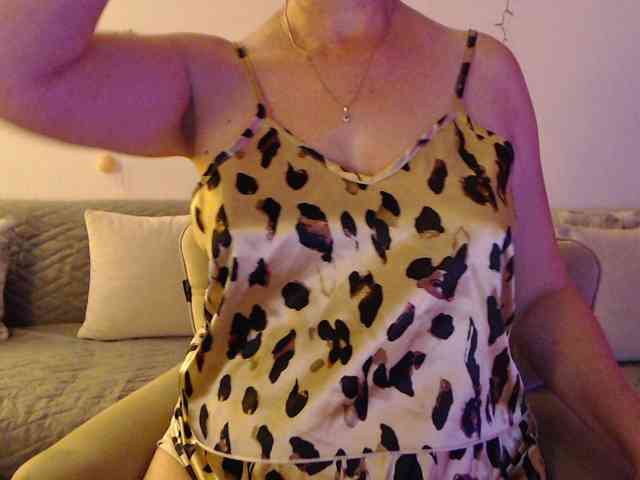 goodSnowQueen webcam