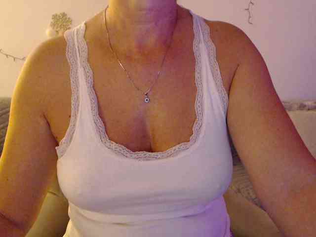 goodSnowQueen webcam