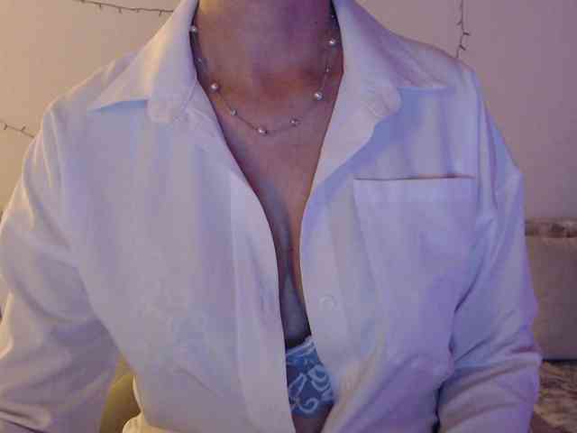 goodSnowQueen webcam