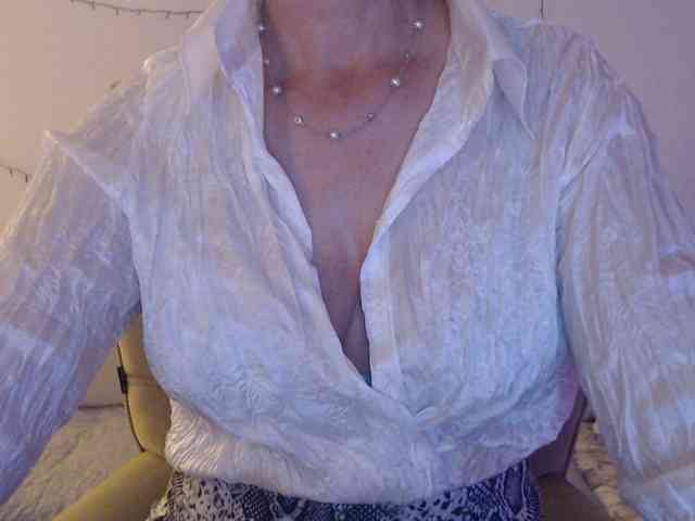 goodSnowQueen webcam