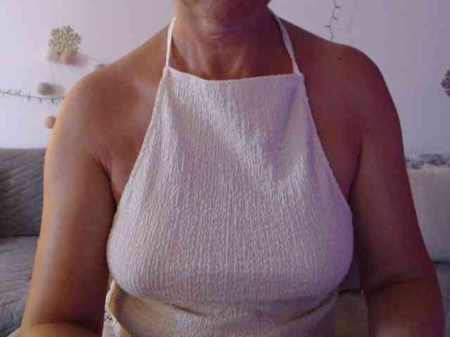 goodSnowQueen webcam