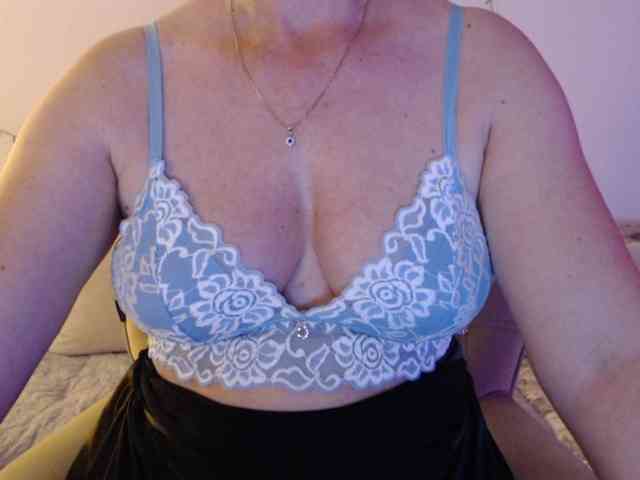 goodSnowQueen webcam