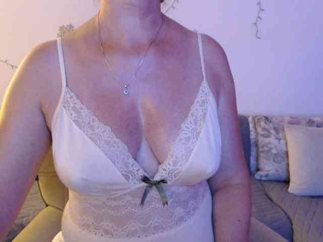 goodSnowQueen webcam