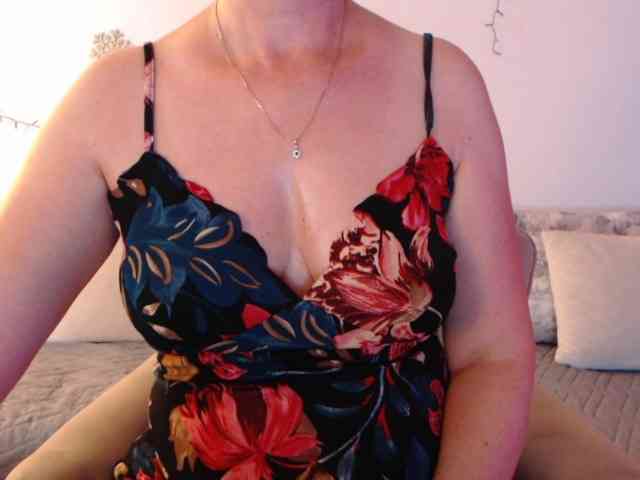 goodSnowQueen webcam