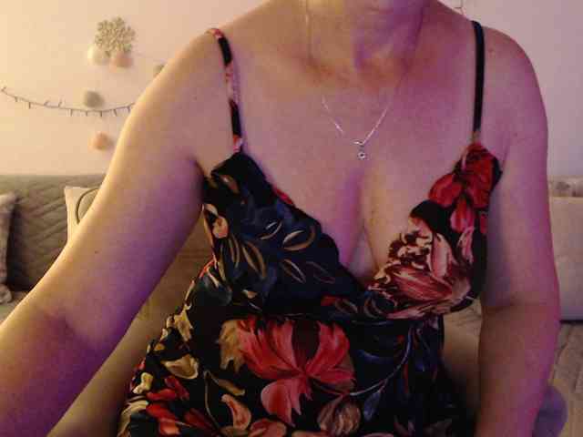goodSnowQueen webcam