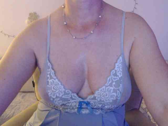 goodSnowQueen webcam