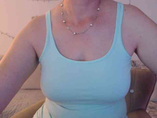 goodSnowQueen webcam