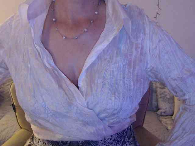 goodSnowQueen webcam