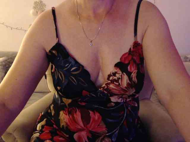 goodSnowQueen webcam