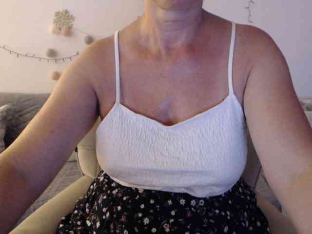 goodSnowQueen webcam
