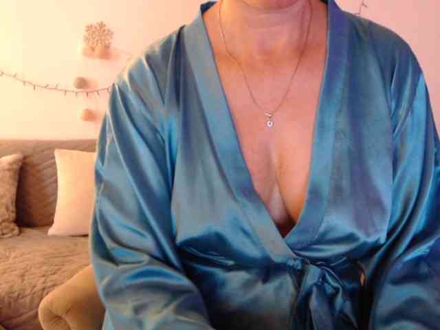goodSnowQueen webcam