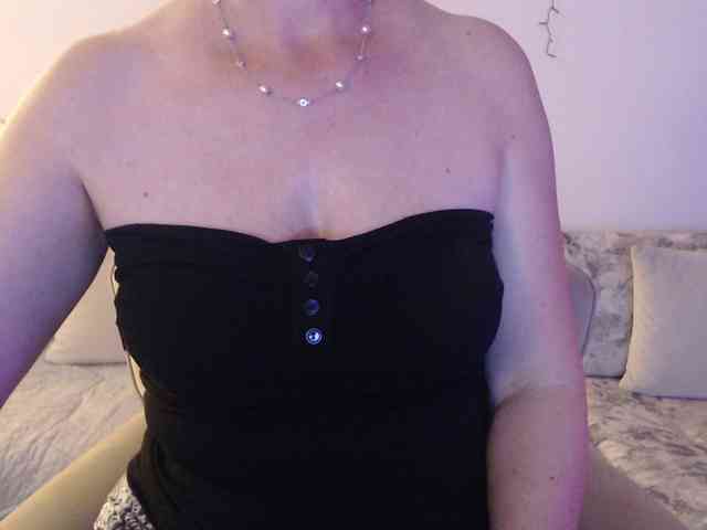 goodSnowQueen webcam