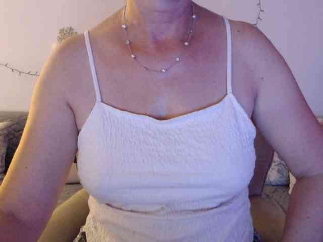 goodSnowQueen webcam