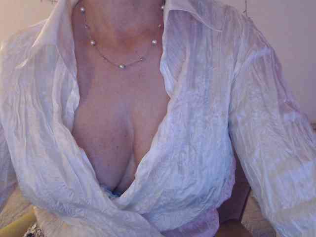 goodSnowQueen webcam