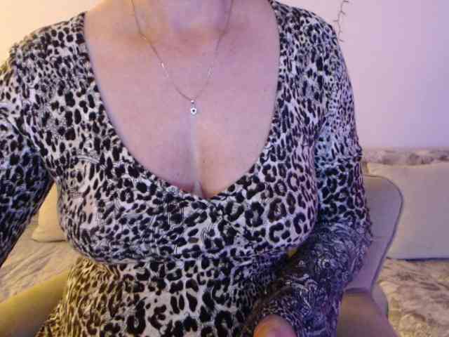 goodSnowQueen webcam