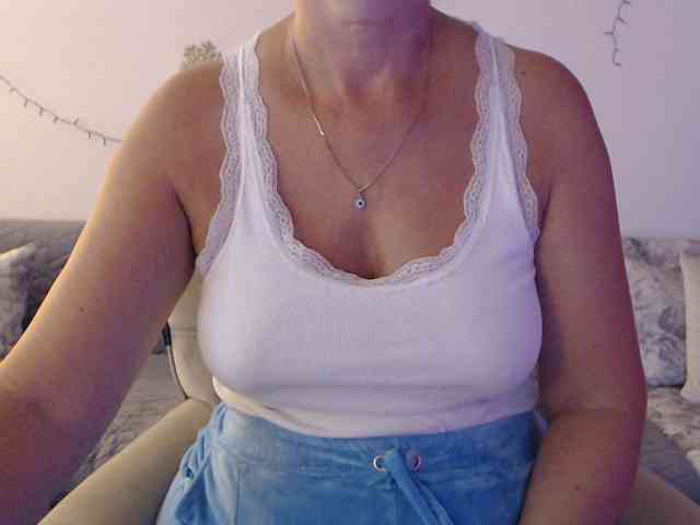 goodSnowQueen webcam