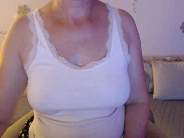 goodSnowQueen webcam