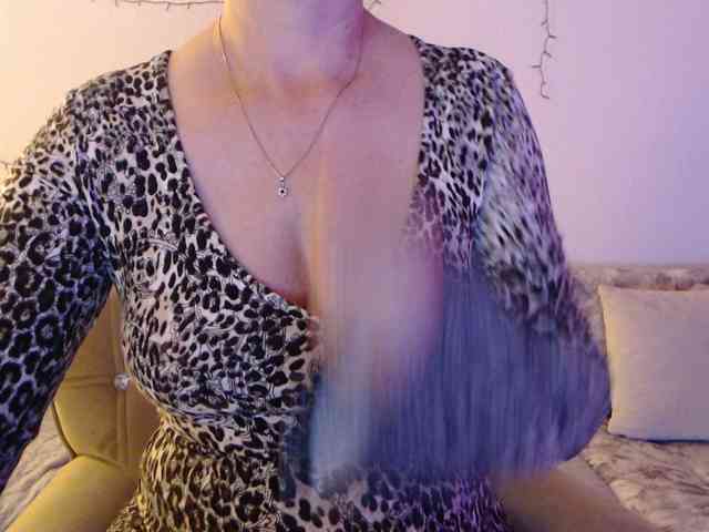 goodSnowQueen webcam