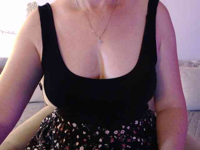 goodSnowQueen webcam