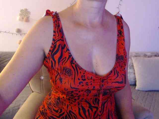 goodSnowQueen webcam
