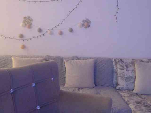 goodSnowQueen webcam