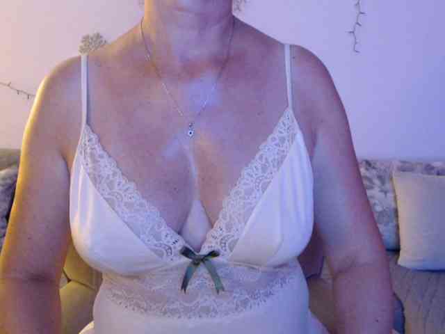 goodSnowQueen webcam