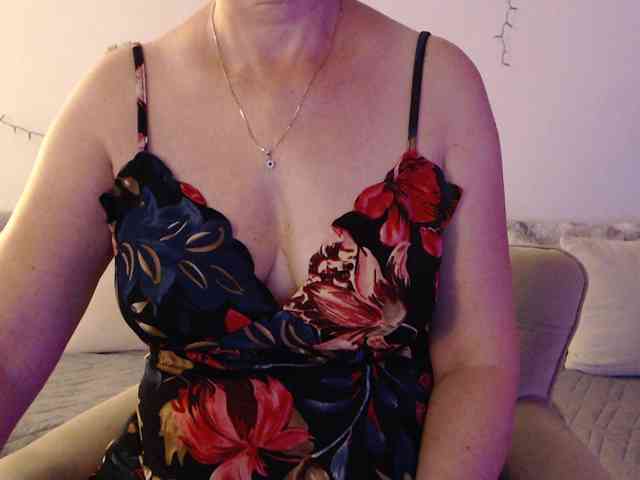 goodSnowQueen webcam