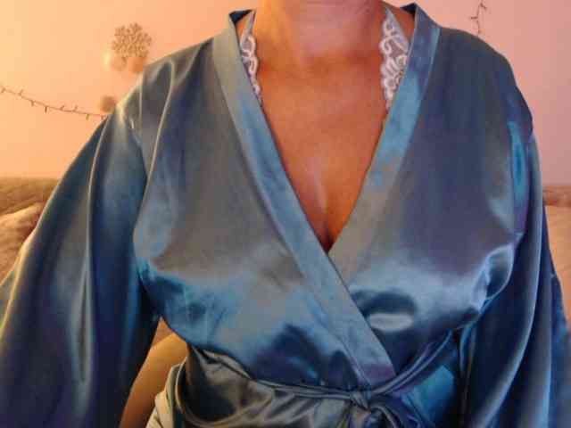 goodSnowQueen webcam