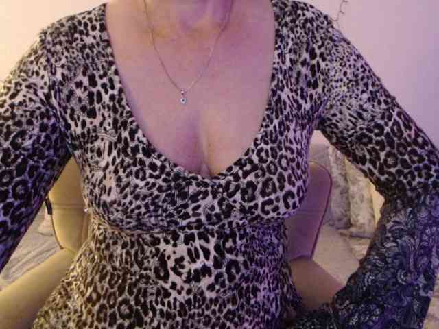 goodSnowQueen webcam