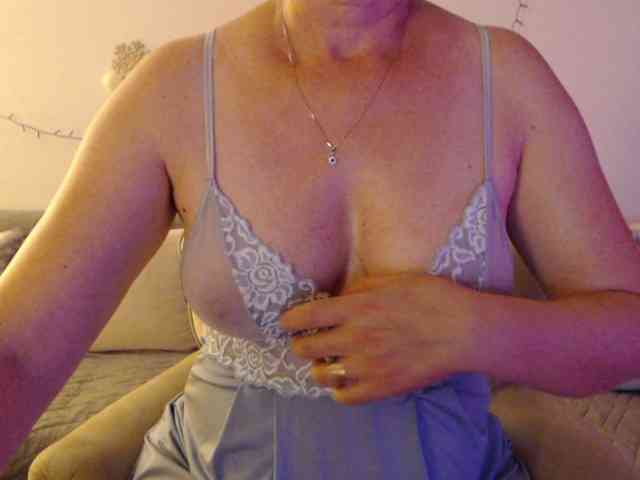 goodSnowQueen webcam